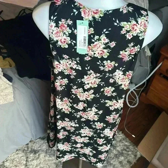 NWT Size M Flower dress with Pockets by Nine Britton - Picture 6 of 6